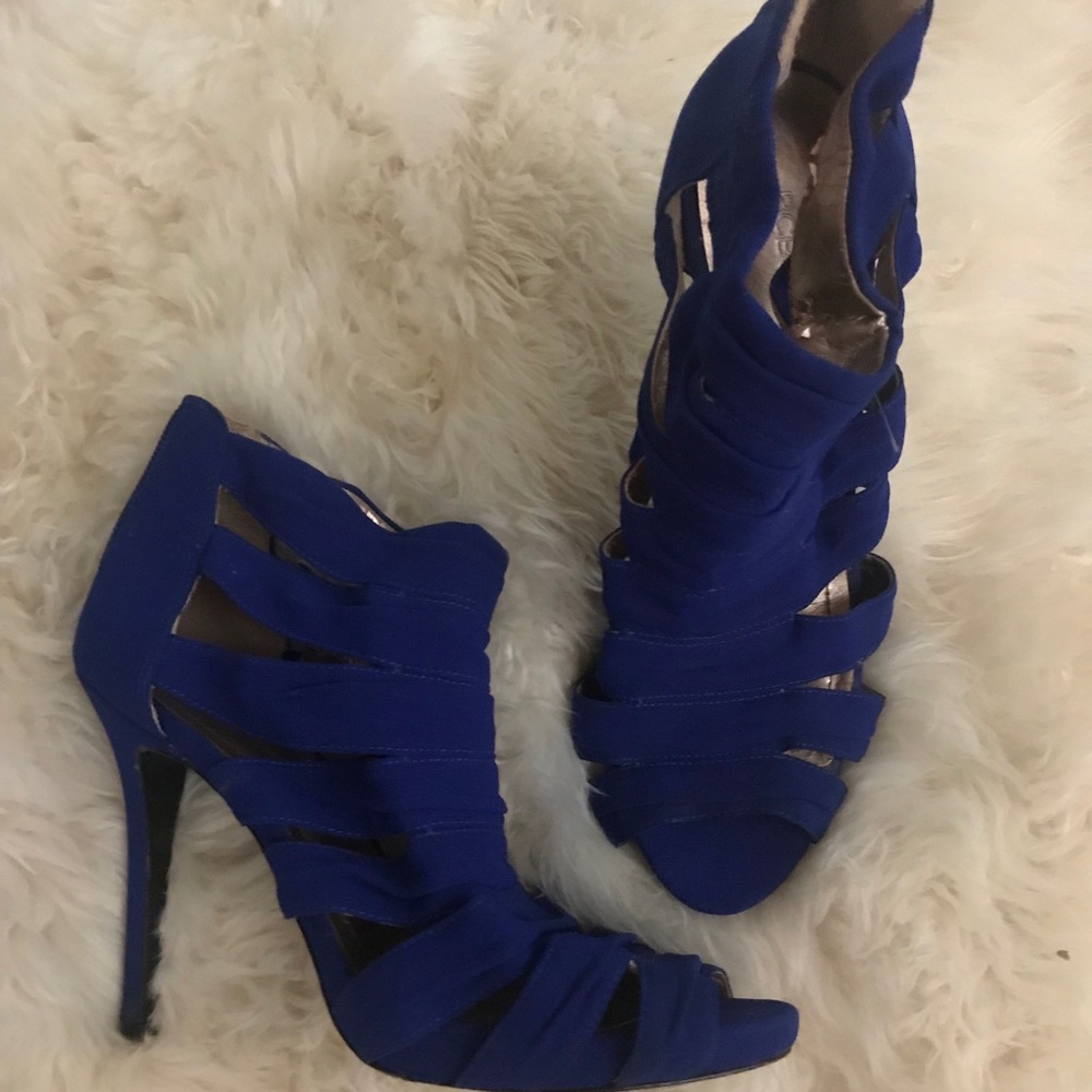 BCBG Blue Heels 🎁🎁🎁🎁